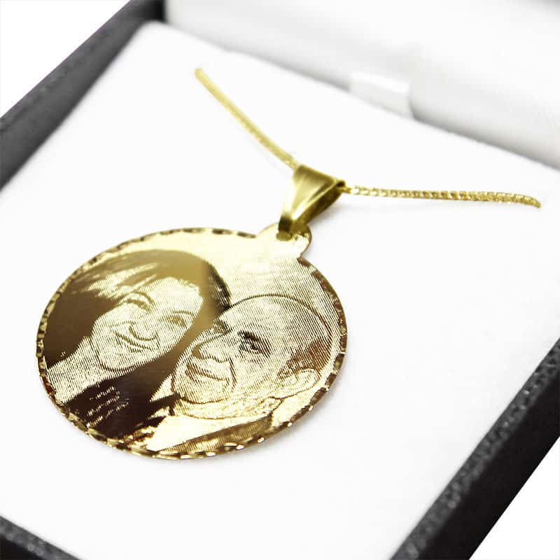 Photo Engraving on Gold and Silver Pendants โ A Gift of Love That Lasts Forever