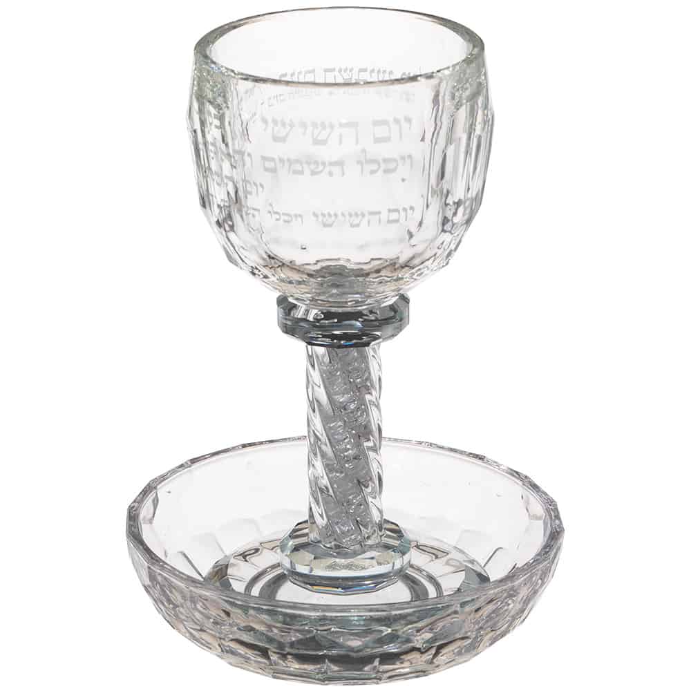 גביע קידוש מקריסטל (16 ס"מ) "יום השישי ..." עם רגל מעוצבת