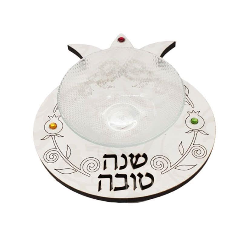 כלי לדבש עץ בחיתוך לייזר "שנה טובה" בכתב מדויק. המוצר מעוצב ומיוצר בישראל . מתנה מיוחדת אמנותית מישראל. מתנה לראש השנה . עיטורים מהממים סביב. מחיר מבצע כולל שליח עד הבית.