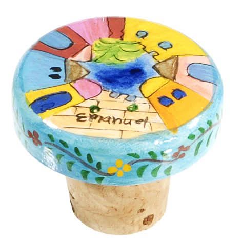 פקק שעם מצויר לבקבוק יין - עם עיטורי נופי ירושלים מעגלי. מעוצב ומיוצר ע"י אמן היודאיקה יאיר עמנואל. מחיר מבצע מתנות ישראל