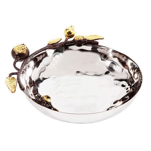 קערה עגולה בינונית ( 16*3.5 ס"מ ) מהממת ואיכותית עשויה מנירוסטה ( פלדת אל חלד) עם "רימונים" מוזהבים מהממים! מעוצב ומיוצר ע"י האמן הירושלמי יאיר עמנואל. אמנות ישראלית מקורית. מחירי מבצע מתנות ישראל