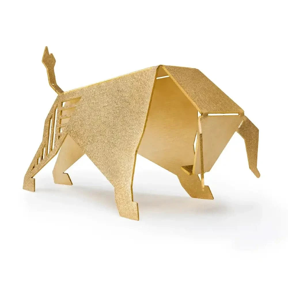 פסלון אוריגמי "שור וול-סטריט" מבראס (14.8*9*5.8 ס"מ) ע"י האמנית שלי אגרונין