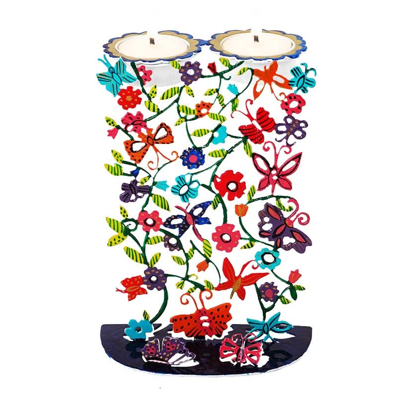 פמוטים מהממים ( 12.5 * 17 ס"מ ) להדלקת נרות עם מגזרת מתכת צבועה בחיתוך לייזר מדויק עם ציור בעבודת יד של פרפרים ופרחים בשלל צבעים! פריט ייחודי ומרשים עם איכות גימור מעולה! מעוצב ומיוצר ע"י האמן הירושלמי יאיר עמנואל. מחיר מבצע מיוחד מתנות ישראל