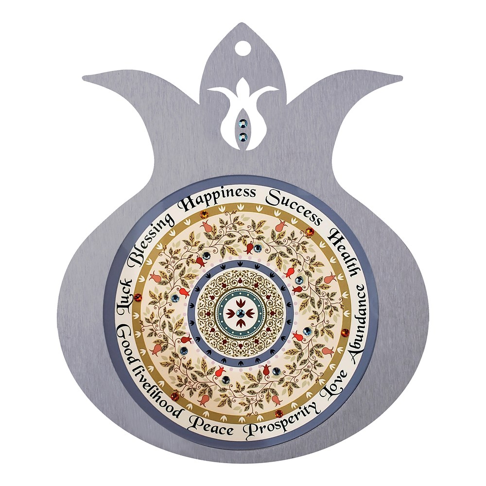 רימון נירוסטה לתלייה עם ברכות באנגלית Blessing, Peace, Love ומנדלה של עלים ורימונים וקריסטלים, דורית קליין