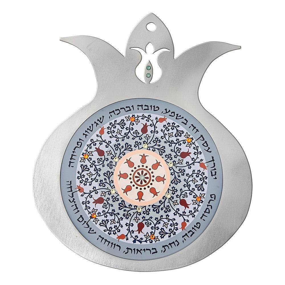 רימון נירוסטה לתלייה "ברכת העסק" עם מנדלה של ענפים ופרחי רימון בגווני אפור-כחול ואדום וקריסטלים, דורית קליין