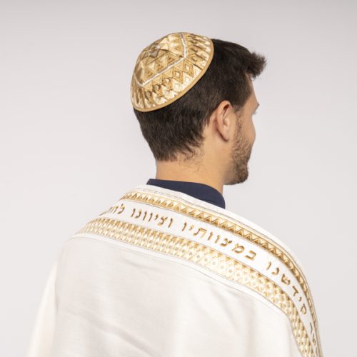 סט 3 חלקים: טלית רקמה מלאה (52*190 ס"מ),כיסוי טלית וכיפה, האמן יאיר עמנואל