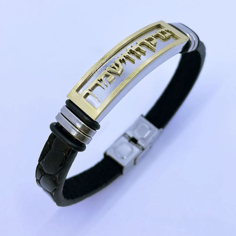 צמיד "יברכך ה' וישמרך" לגבר. עשוי עור סינטטי שחור עם עיטורי "עור נחש". סה"כ אורך 21 ס"מ(ניתן לקיצור). על גבי פלטת פלדת אל-חלד ישנה חריטת CNC איכותית מוזהבת עם הכיתוב: "יברכך ה' וישמרך". ציפוי זהב עמיד מאוד המבליט את הכיתוב. הצמיד המושלם לגבר או אישה. צמיד עמיד מאוד! . מתנה מקורית לגבר לכל אירוע – יום הולדת, גיוס לצה”ל, שחרור לצה”ל, מתנה למפקד/לבעל/לבן זוג וכו. צמיד עמיד מאוד ואיכותי. לא משחיר או מחליד. ולא מחליף צבע לעולם! אפשר להרטיב, להכניס למים, ים, ג’קוזי, לבריכה. במבצע! מגיע עם קופסת מתנה.