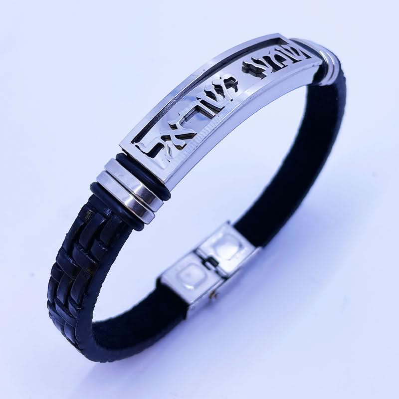 צמיד "שמע ישראל" לגבר. עשוי עור סינטטי שחור עם עיטורי "שזירות"(סה"כ אורך 21 ס"מ(ניתן לקיצור). על גבי פלטת פלדת אל-חלד ישנה חריטת CNC איכותית עם הכיתוב: "שמע ישראל". הצמיד המושלם לגבר או אישה. צמיד עמיד מאוד! מתנה מקורית לגבר לכל אירוע – יום הולדת, גיוס לצה”ל, שחרור לצה”ל, מתנה למפקד/לבעל/לבן זוג וכו. צמיד עמיד מאוד ואיכותי. לא משחיר או מחליד. ולא מחליף צבע לעולם! אפשר להרטיב, להכניס למים, ים, ג’קוזי, לבריכה. במבצע!  מגיע עם קופסת מתנה.