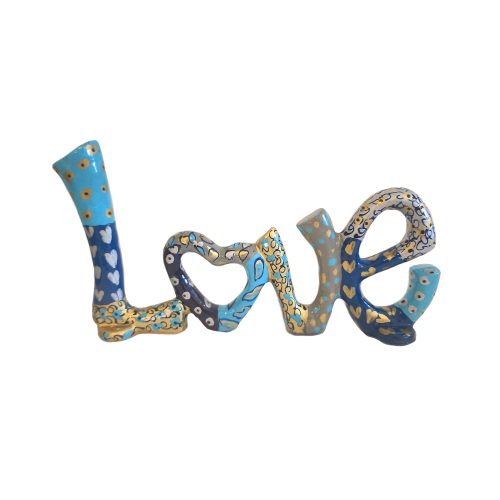 מעמד שולחני\מדף ממתכת "LOVE" צבעוני, האמן יאיר עמנואל