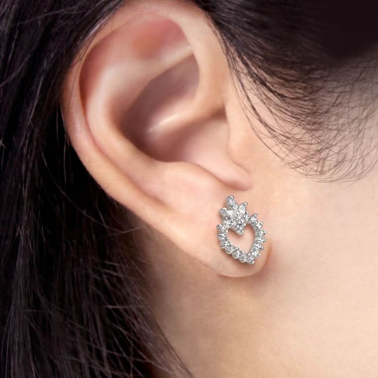 A pair of delicate "heart" earrings for women made of 925 silver and set with crystals