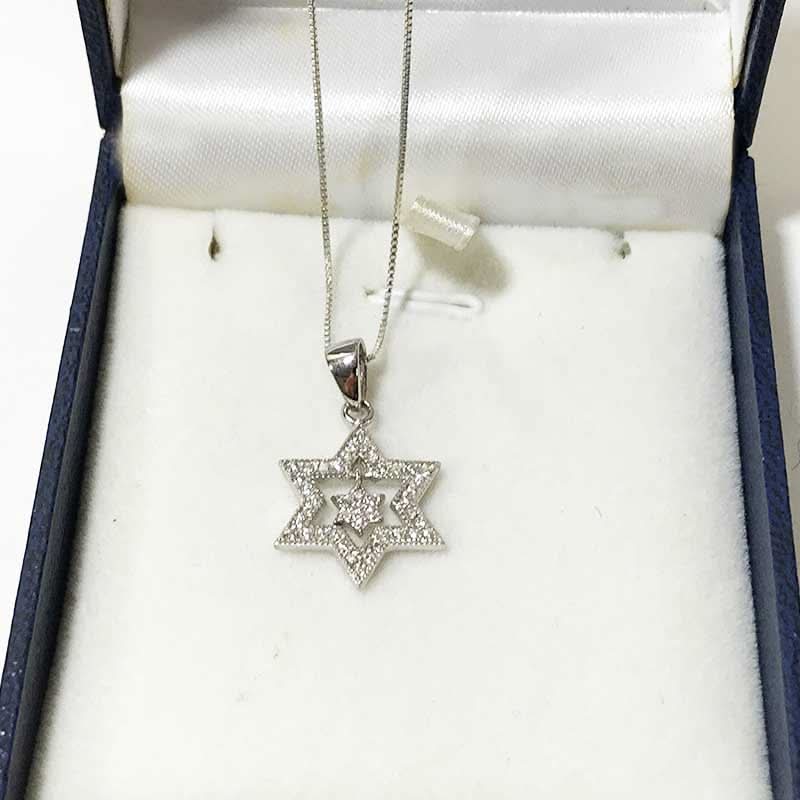 תליון מגן דוד מכסף 925 עם מגן דוד נוסף קטן מתנדנד לגבר או לאשה. כולל שרשרת כסף 925 45 ס"מ. כולל שליח עד הבית!