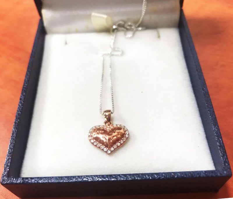 שרשרת לב מרוקע קטנה (1.4 ס"מ) מכסף 925 ציפוי זהב אדום, עם קריסטלים