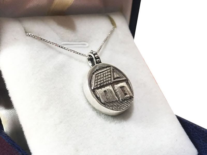 שרשרת "רבי נחמן מברסלב" קמע (2 ס"מ) מכסף 925 עגול נפתח עם ביתו של הרבי