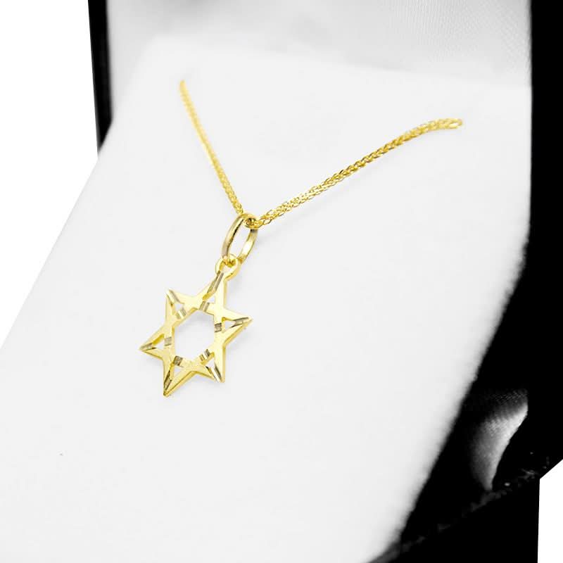 תליון מגן דוד קטן (1.6 ס"מ) מזהב צהוב 14 קראט עם פסים