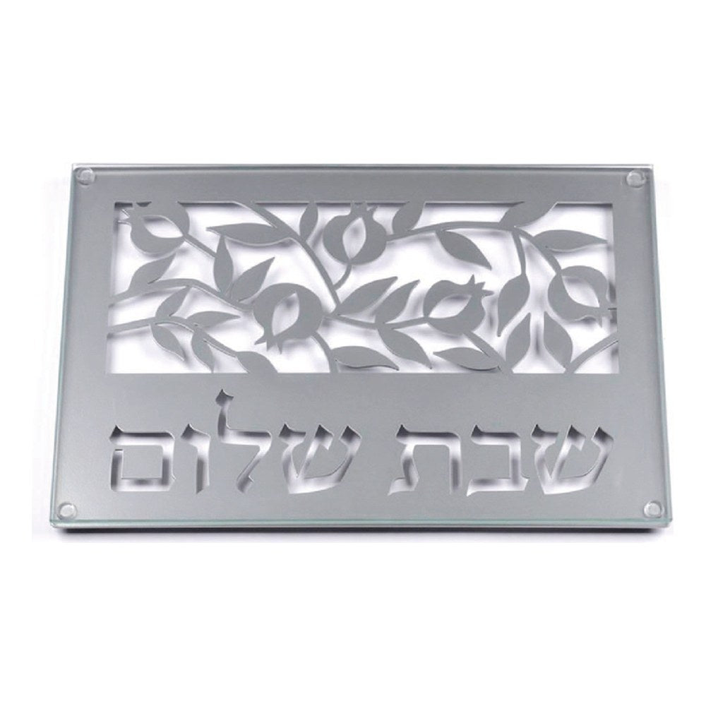 מבט מלמעלה על מגש החלה "שבת שלום" מנירוסטה וזכוכית, דורית קליין
