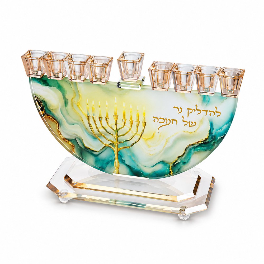 חנוכיית חצי סהר מקריסטל בהדפס שיש טורקיז וזהב "להדליק נר של חנוכה" – חנוכיית חצי סהר מקריסטל בהדפס שיש טורקיז וזהב עם איור חנוכייה, עיצוב ארט יודאיקה