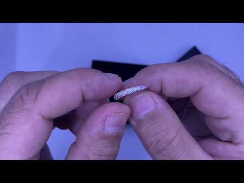 טבעת דקה לאישה מכסף 925 סטרלינג משובצת קריסטלים לבנים