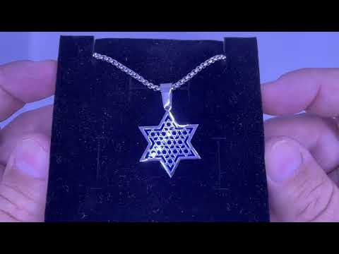 שרשרת "מגני דוד" (2.4 ס"מ) מסטיל (פלדת אל חלד) רקע כחול