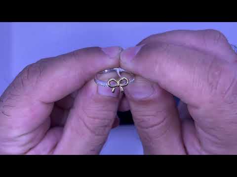 טבעת דקה "סרט מתנה" מכסף 925 ציפוי זהב, משובצת קריסטלים לבנים, ציפוי רודיום