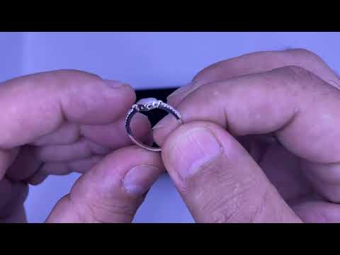 טבעת "לב" דקה לאישה מכסף 925 סטרלינג משובצת קריסטלים לבנים