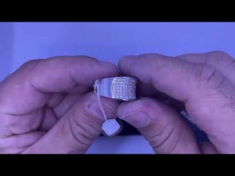 טבעת רחבה (14 מ"מ) "קעורה" לאישה מכסף 925 משובצת קריסטלים לבנים וציפוי רודיום