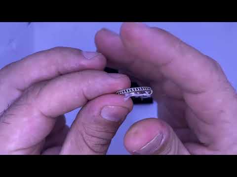 טבעת כסף 925 דקה (1.25 מ"מ) עם שיבוץ קריסטלים שחורים וציפוי רודיום