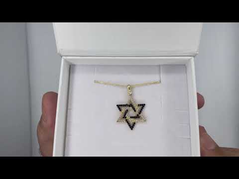 תליון "מגן דוד" (2 ס"מ) מזהב צהוב 14 קראט משובץ קריסטלים שחורים ולבנים