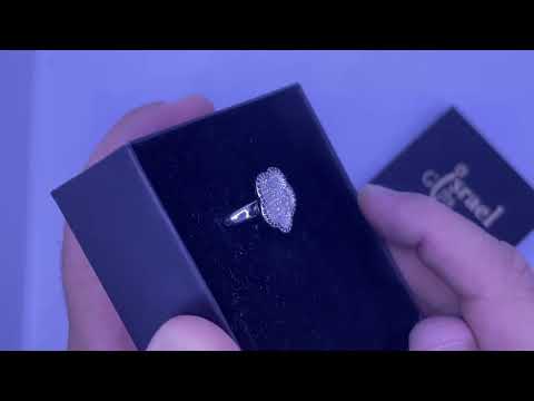 טבעת "פרח" קעורה (19 מ"מ) לאישה מכסף 925 משובצת קריסטלים לבנים ושחורים