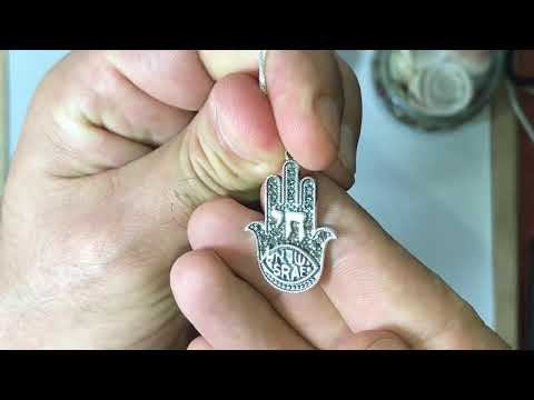 שרשרת חמסה גדולה (3*2.2 ס"מ) מכסף 925 "חי" ו- "ישראל ISRAEL", משובץ אבני מרקזיט