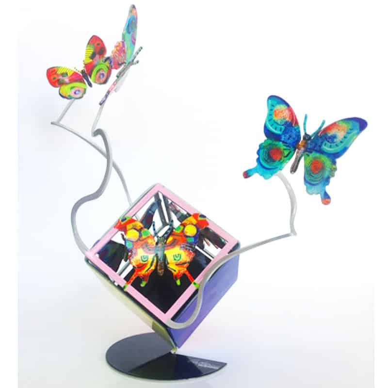 סטנד “קוביית פרפרים” לעטים ועפרונות ממתכת (26*30*15 ס"מ) צבעוני. מעוצב ומיוצר ע"י האמן דוד גרשטיין