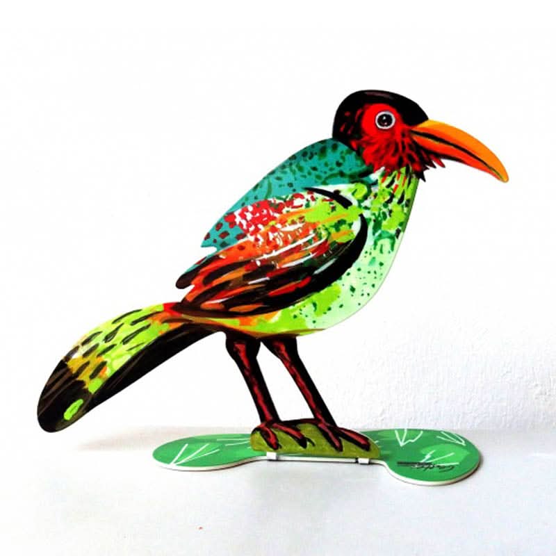 סטנד “ציפור חושבת” ממתכת (17*22 ס"מ) צבעוני דו צדדי. יצירה זו היא חלק מקולקציית ציפורי הנשמה של האמן. עשוי מתכת בחיתוך לייזר מדויק. מעוצב ומיוצר ע”י האמן הבינלאומי דוד גרשטיין. מחיר מבצע באתר מתנות ישראל - מרכז המתנות הישראלי