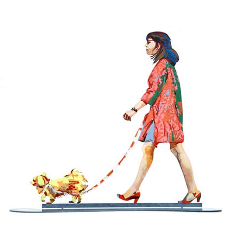 סטנד "הולכת עם כלבה" (41.5*42 ס"מ) הדפס צבעוני על מתכת. מעוצב ומיוצר ע"י האמן דוד גרשטיין. מחיר מבצע אתר מתנות ישראל