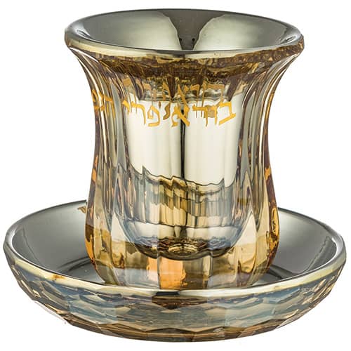 Kiddush cup 'Bora Peri HaGefen' (9 cm) in an elegant two-dimensional effect made of crystal with double sides including a bottom