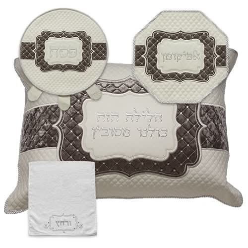 סט פסח מהודר דמוי עור 4 חלקים - כיסוי פסח, כיסוי אפיקומן, כרית הסבה, ומגבת. מחיר מבצע אתר מתנות ישראל