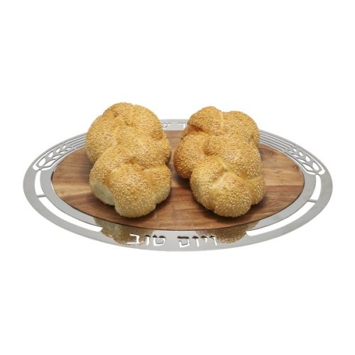 קרש חלה אובלי "לכבוד שבת ויום טוב" (2*34*46 ס"מ) עץ שיטה+ נירוסטה, האמן יאיר עמנואל