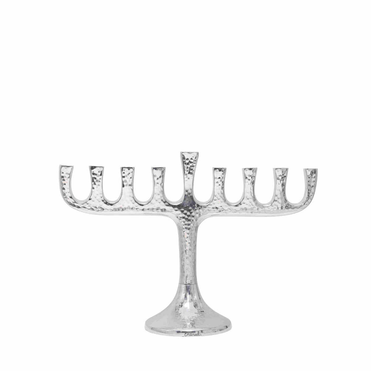 חנוכייה קלאסית בעבודת פטיש בגוון כסף - מתכת - יאיר עמנואל