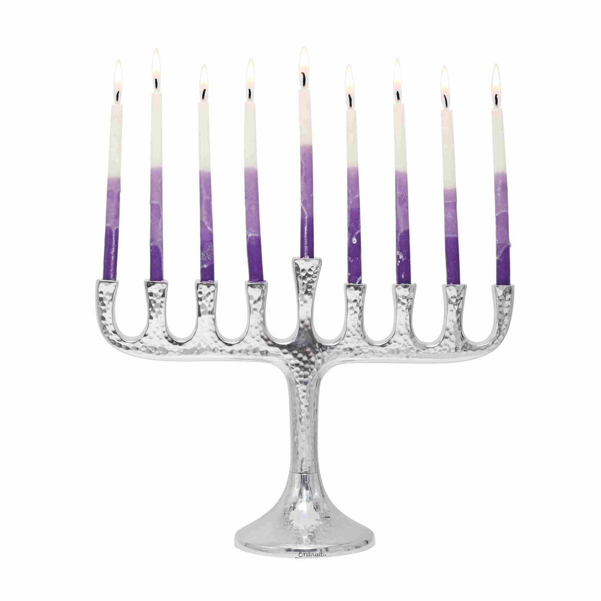 חנוכייה קלאסית בעבודת פטיש בגוון כסף - תמונה 2 - יאיר עמנואל