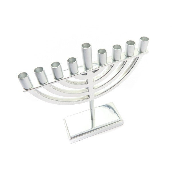 חנוכייה קלאסית קטנה מאלומיניום בגוון כסף טבעי - מבט נוסף 1 - יאיר עמנואל