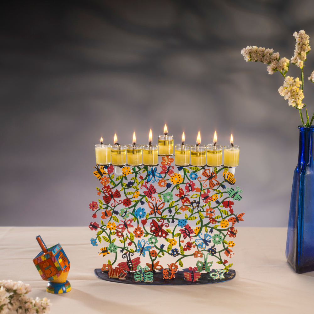 חנוכייה "פרחים ופרפרים" ממתכת חיתוך לייזר בציור יד - תמונה 3 - יאיר עמנואל