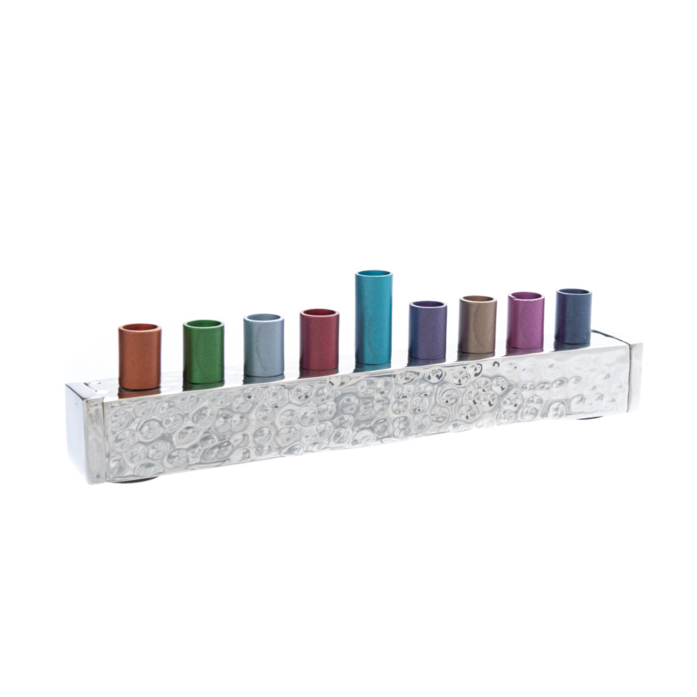 חנוכייה קטנה "פס" מאלומיניום בעבודת פטיש – צבעונית - תמונה 4 - יאיר עמנואל