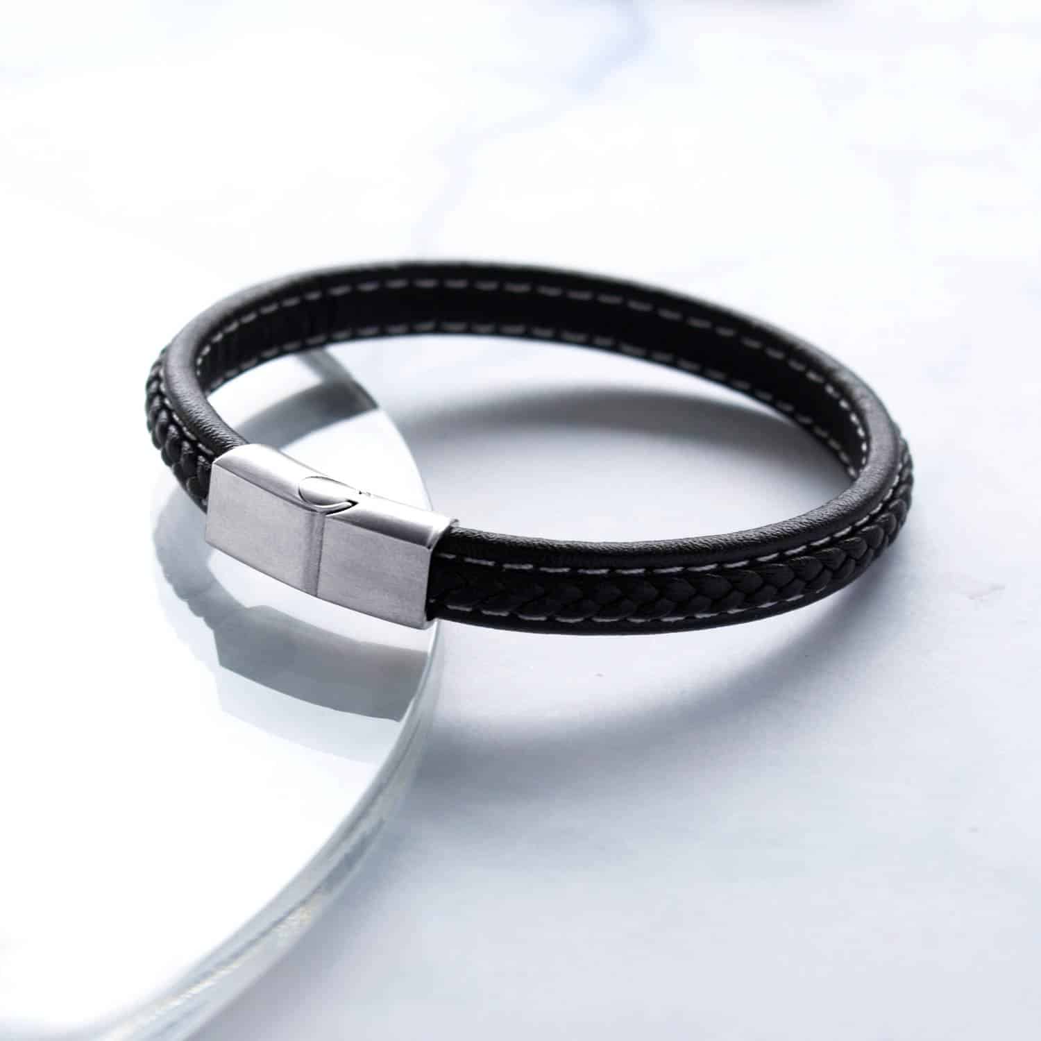 Black PU leather bracelet for men/women with magnetic clasp (21 cm)