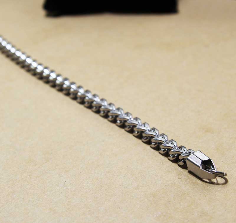 Men's bracelet, thick links, made of stainless steel, length 22 cm.