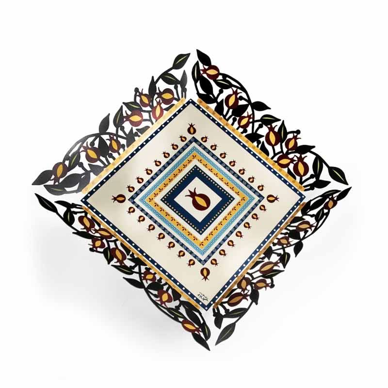 קערת נוי - "רימון" מהממת בעיצובה של אמנית היודאיקה דורית קליין ממתכת צבועה בשלל צבעים. קערת מתכת יפהפייה ומרשימה, חיתוך בלייזר והדפסה של רימונים ועלים, מייפה כל פינה בבית. מחיר מבצע מיוחד באתר מתנות ישראל