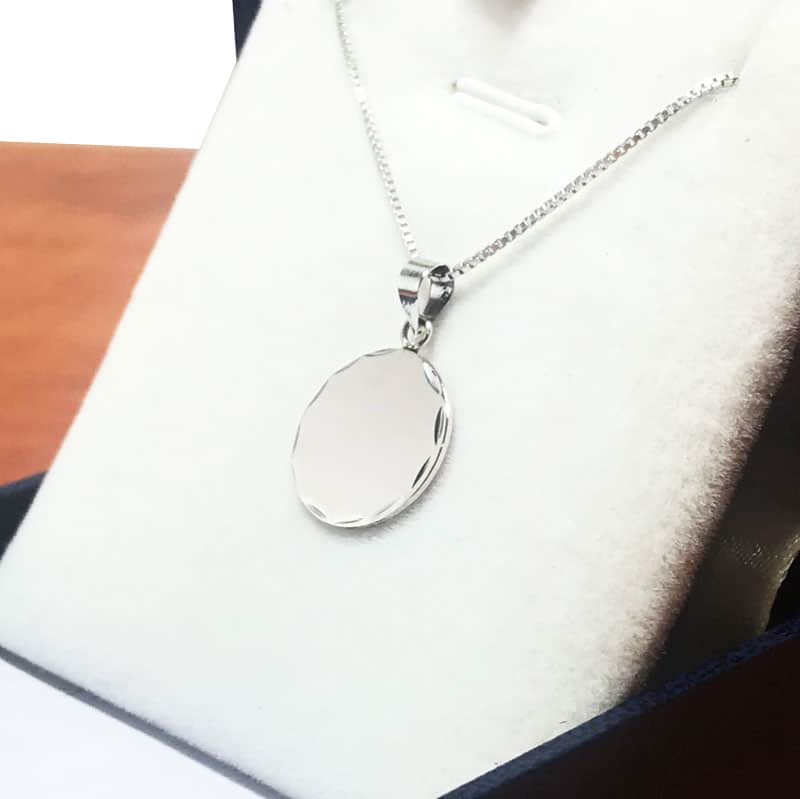 Small round necklace (1.5 cm) made of 925 silver with decorations around it - for engraving or without