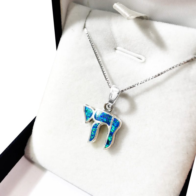 "Hai" necklace (1.7*1.5 cm) made of 925 silver with a dark blue opal stone