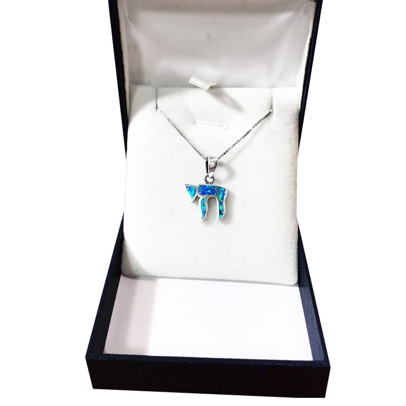 "Hai" necklace (1.7*1.5 cm) made of 925 silver with a dark blue opal stone