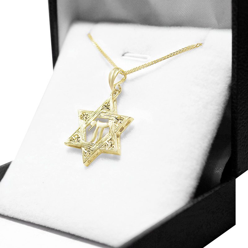 Star of David pendant with "Hai" (2.3 cm) in 14k yellow gold