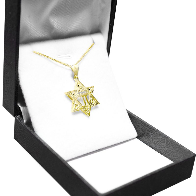 Star of David pendant with "Hai" (2.3 cm) in 14k yellow gold