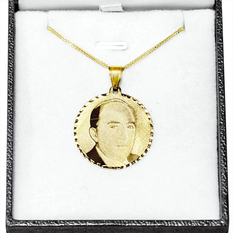 14k yellow gold pendant in the shape of a "medium" circle (2.5 cm) with a high-quality photo engraving