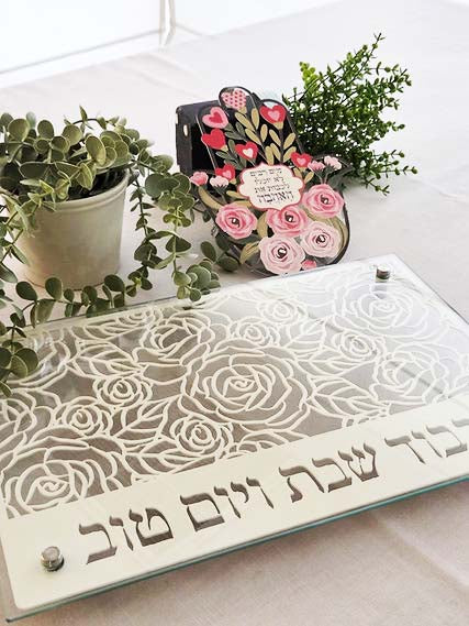 מגש חלה מזכוכית "לכבוד שבת ויום טוב" (40*26.5 ס"מ) - ע"י האמנית דורית קליין